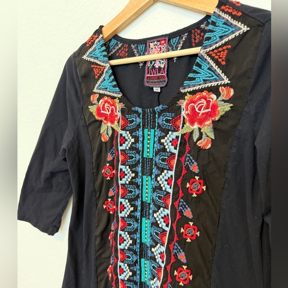 Johnny Was Tunic Embroidered Black and Navy Knit Bohemian Floral Size Medium - Picture 3 of 5